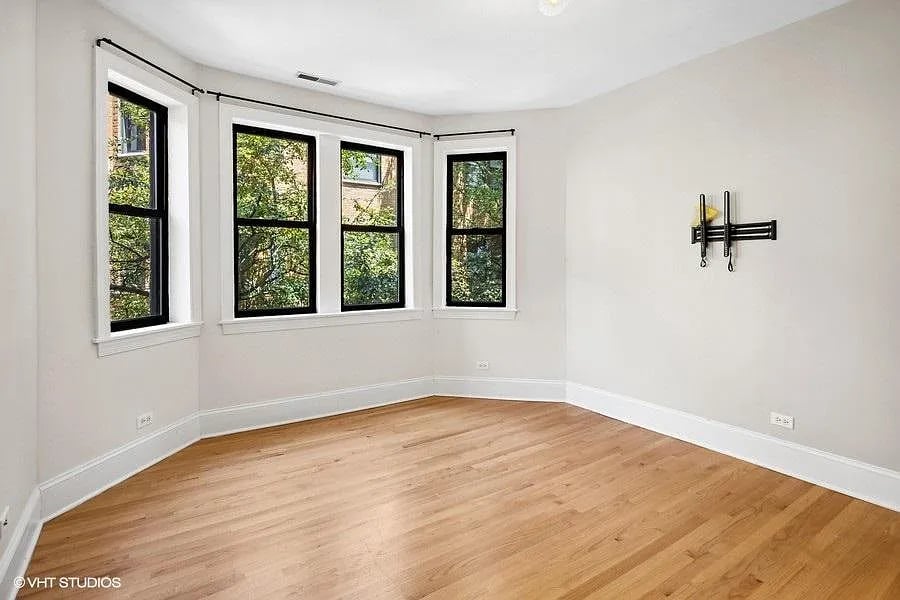 7635 N Greenview Ave APT 1W