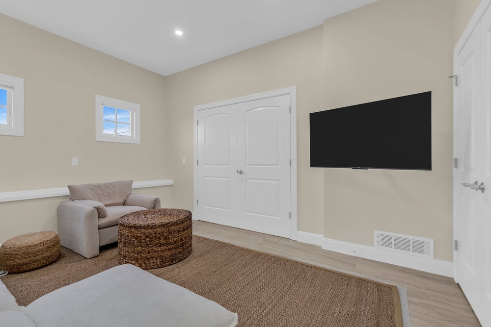 #1019 Great Location just off of East Avenue