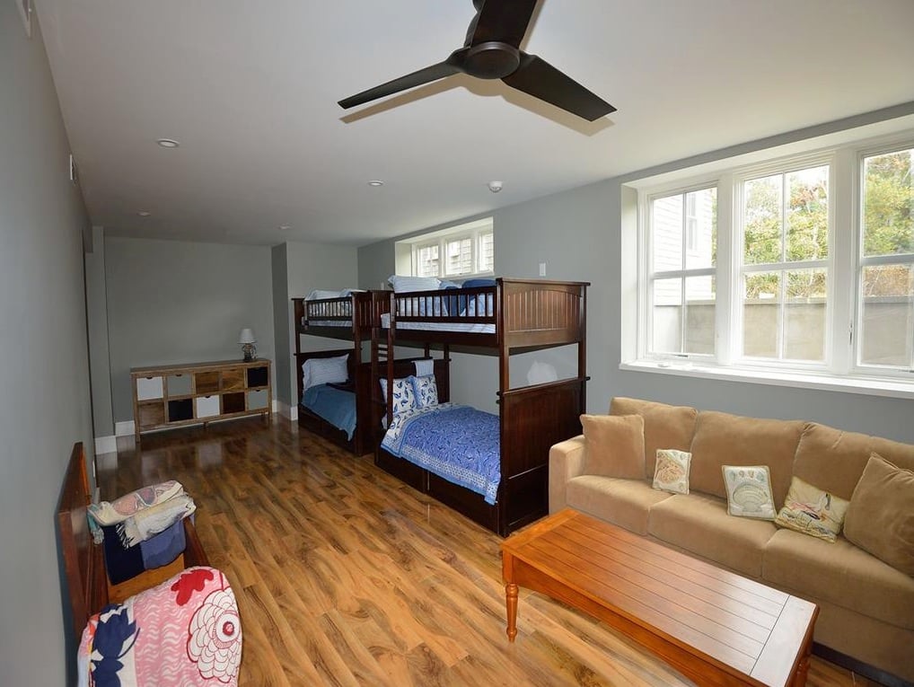 39 Naushon Rd
