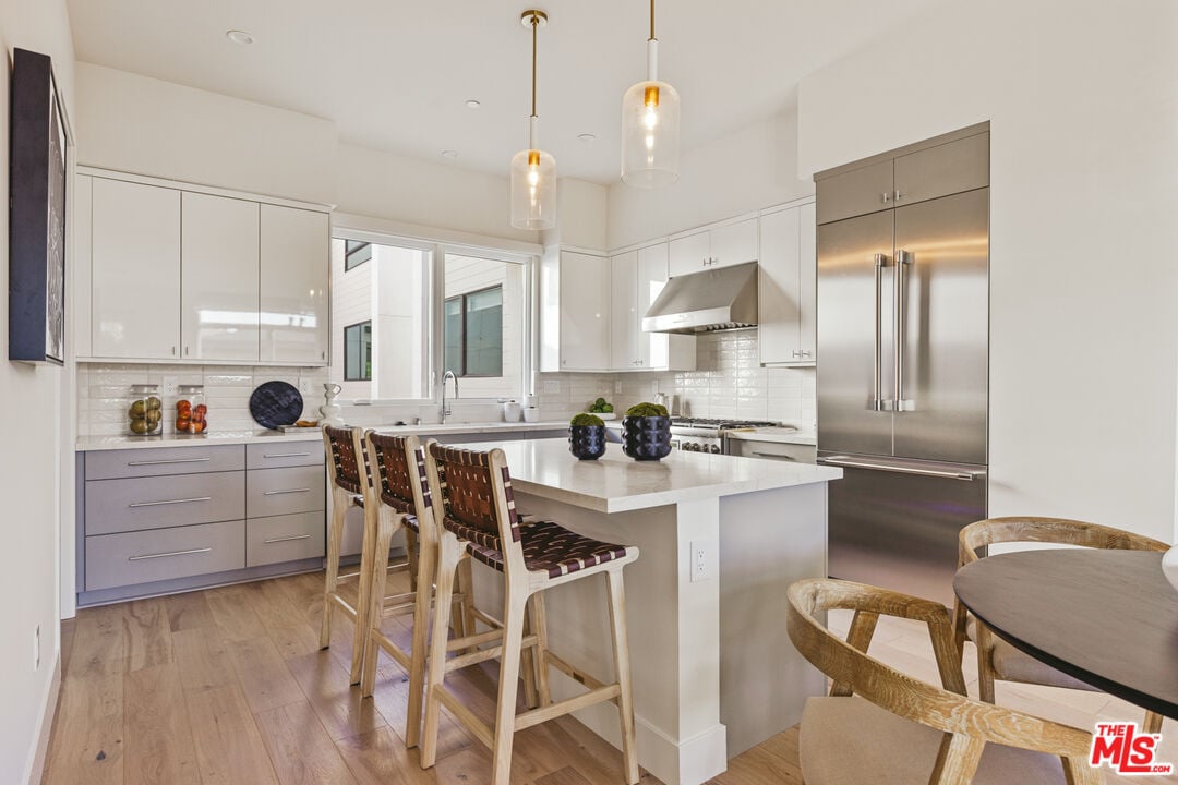 3230 S Barrington Ave