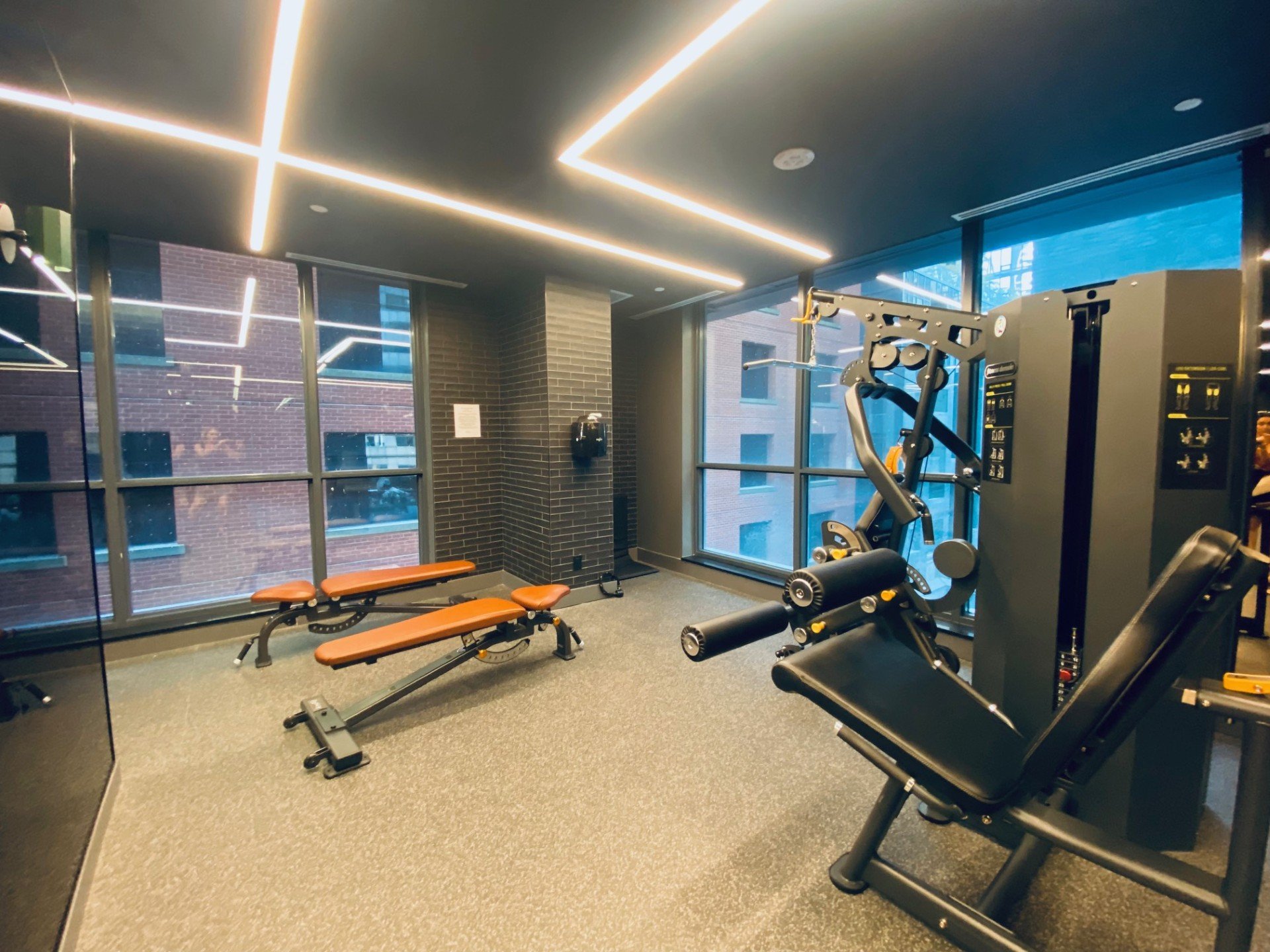 327 King St W Unit: 3805