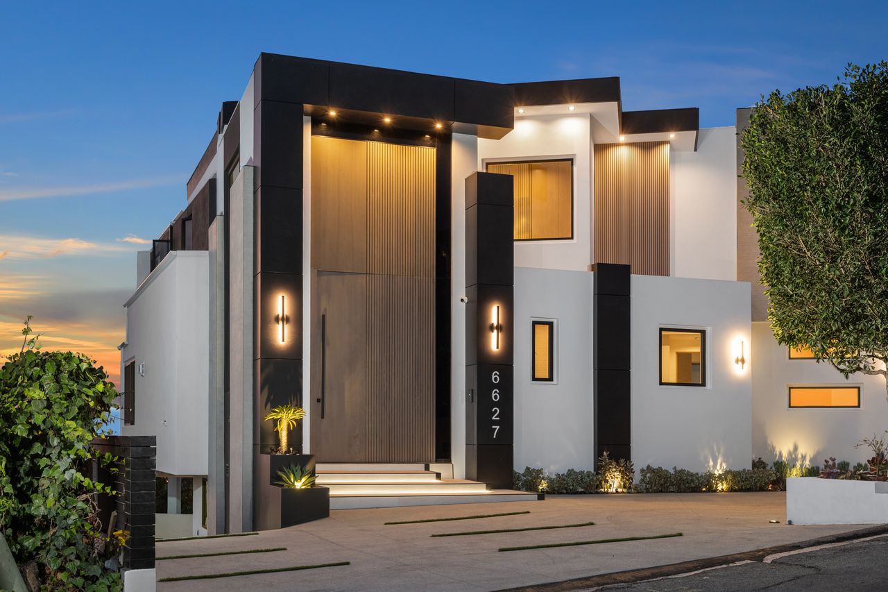 6627 Muirlands Dr, La Jolla, CA 92037