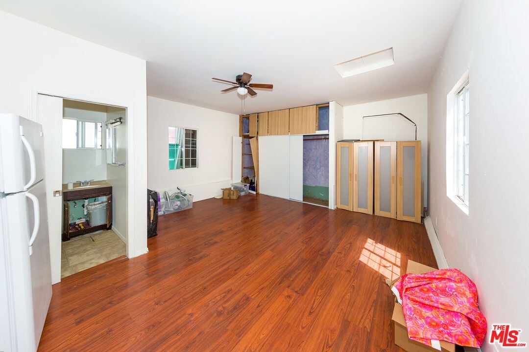 1105 S La Peer Dr