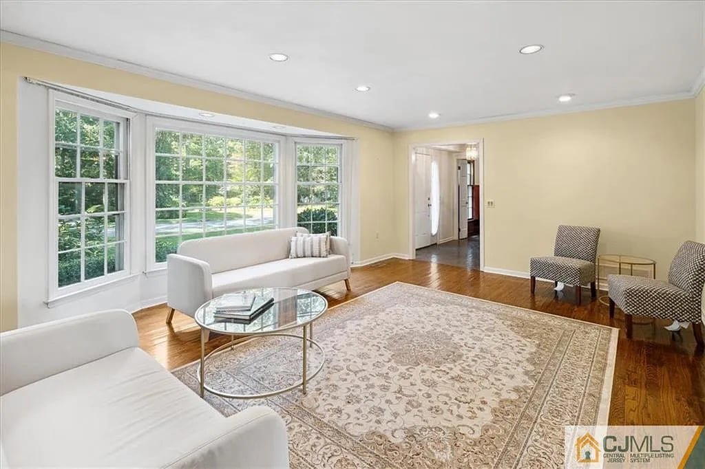 12 Beechtree Ln