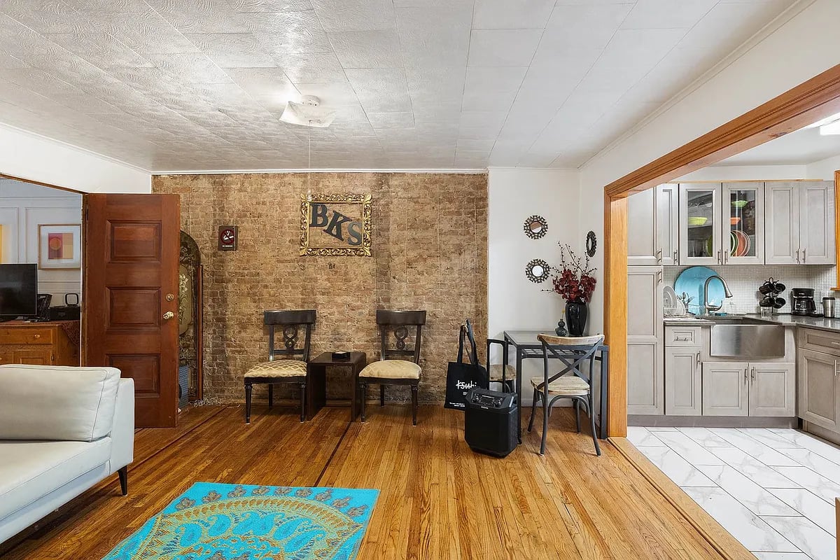 109 Lincoln Pl