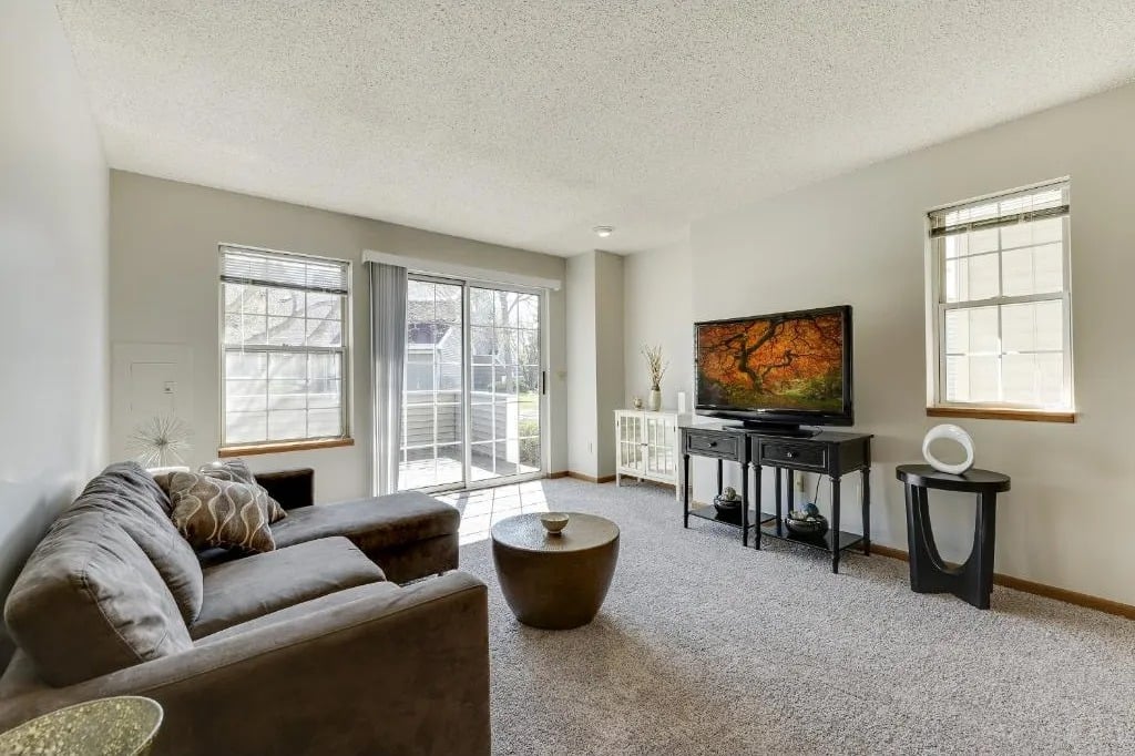 2040 Shenandoah Ct #C