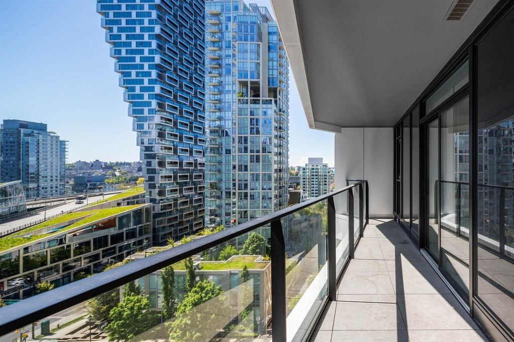 889 Pacific St, #702