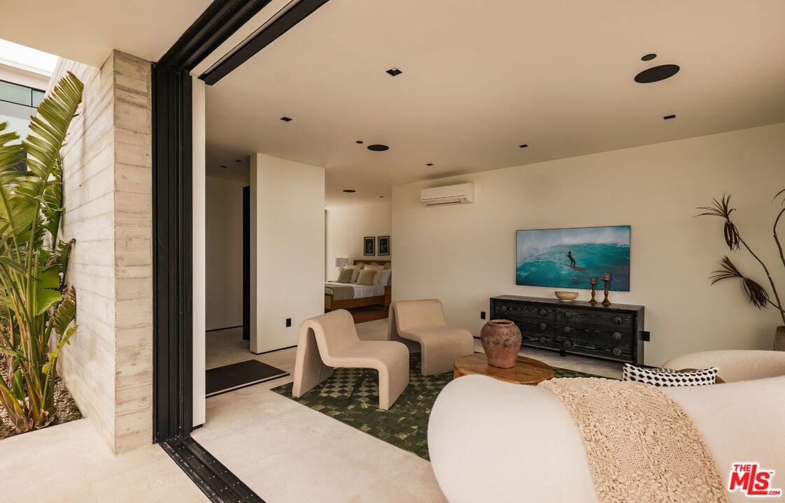 Skyreach Manor, Dume Dr, 90265