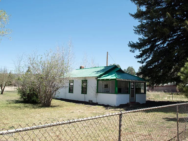 2242 E Poplar Dr