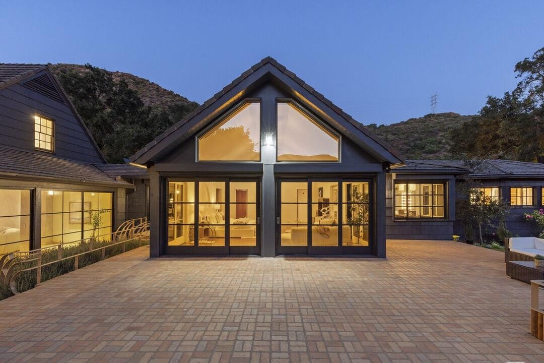 3100 Mandeville Canyon Rd