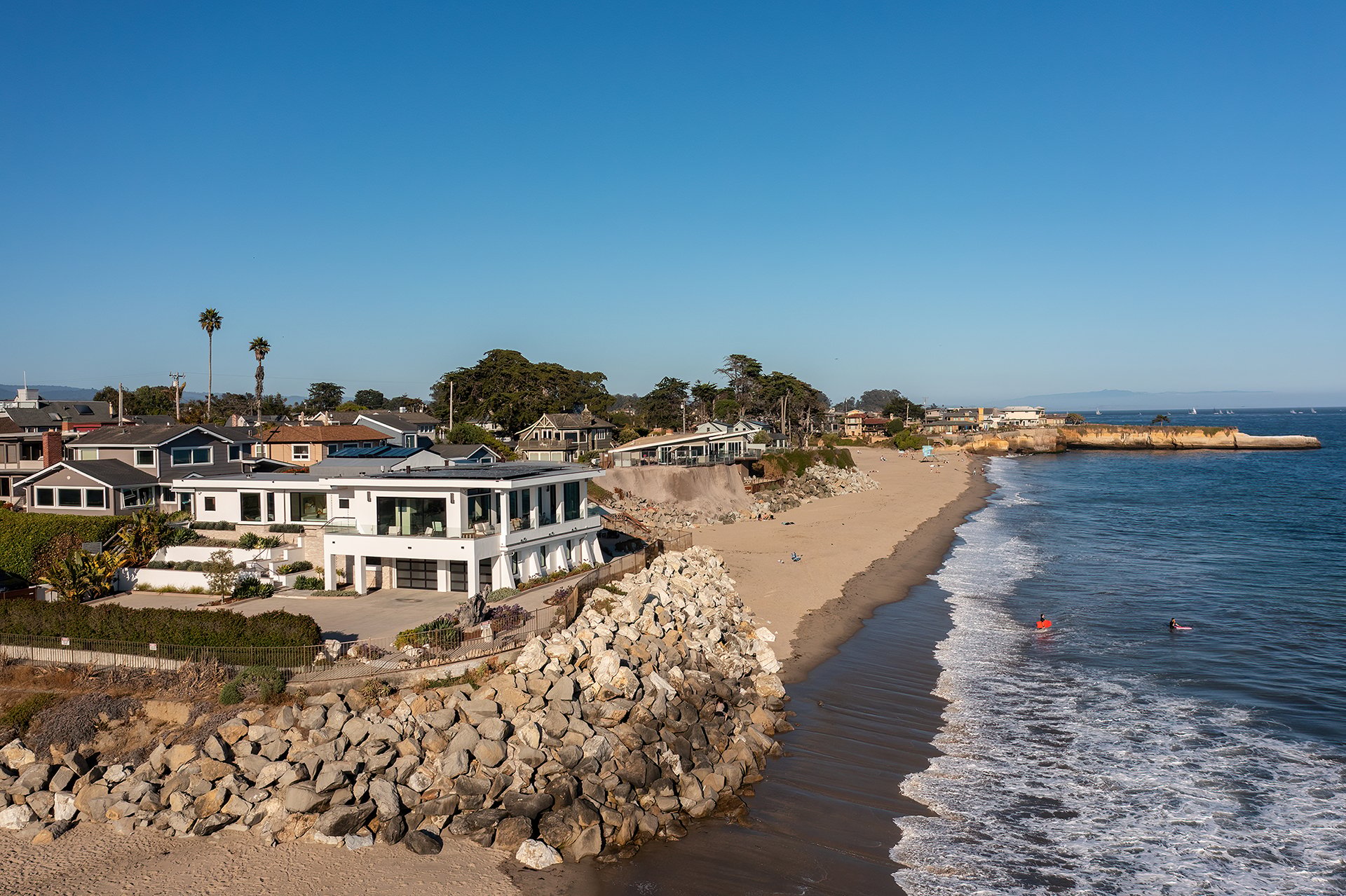 Contemporary Oceanfront Retreat