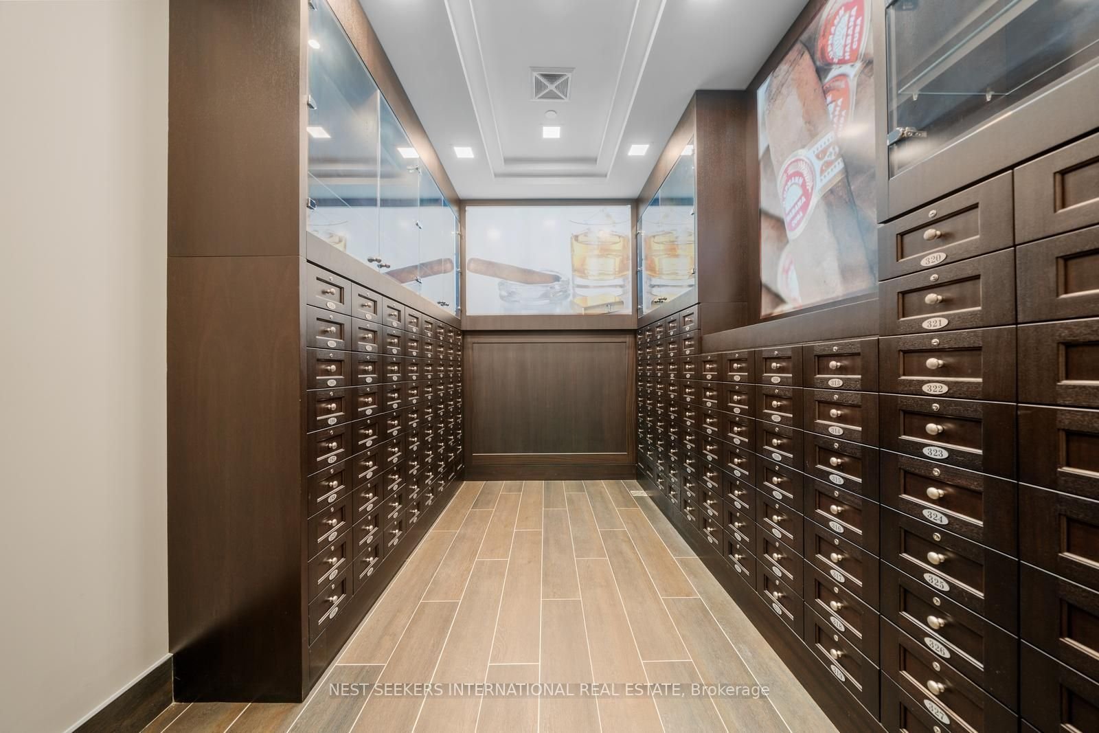 LUXURY AT SKYTOWER 