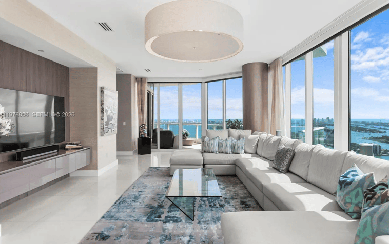 LUXURY IN THE MIAMI SKY