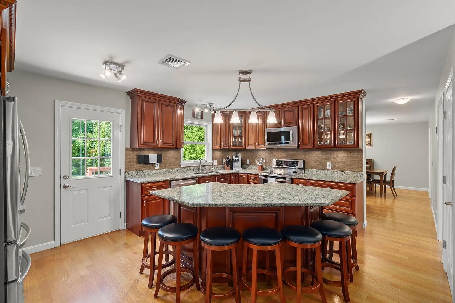 2 Brookside Ln
