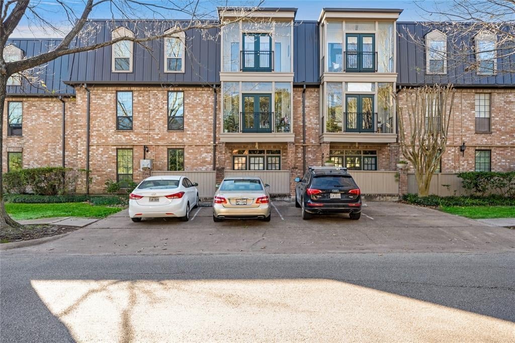 2400 N Braeswood Blvd, #205
