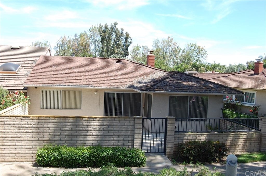 13 Featherwood
