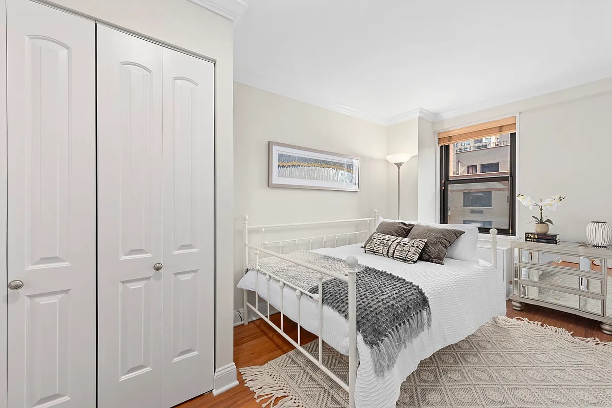200 E 27th St #9M