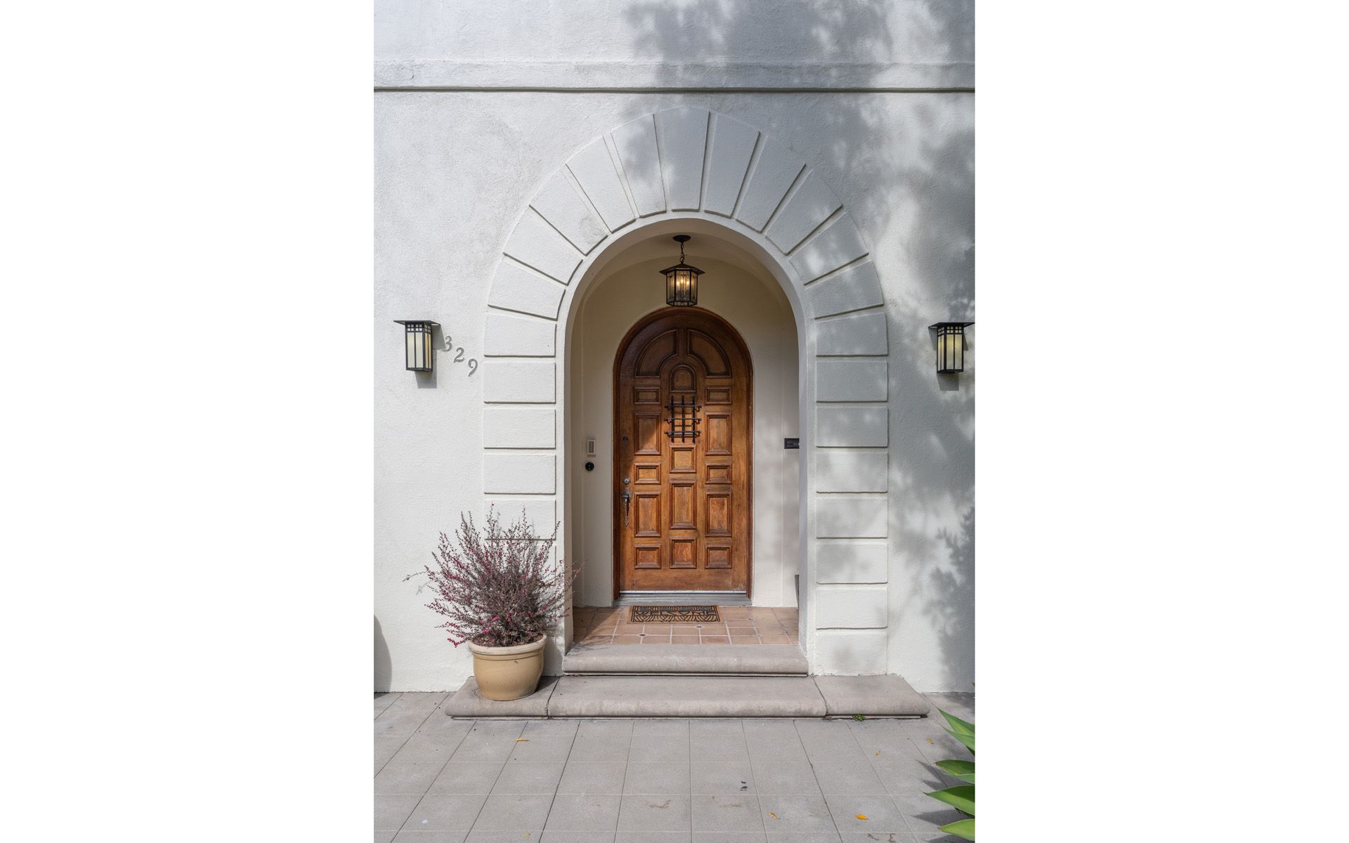 329 N Van Ness Ave, Larchmont
