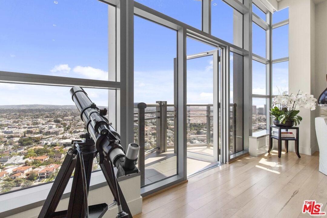 10776 Wilshire Blvd #2102