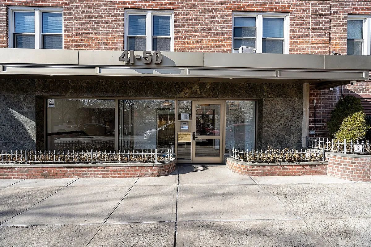 41-50 78th St APT 725