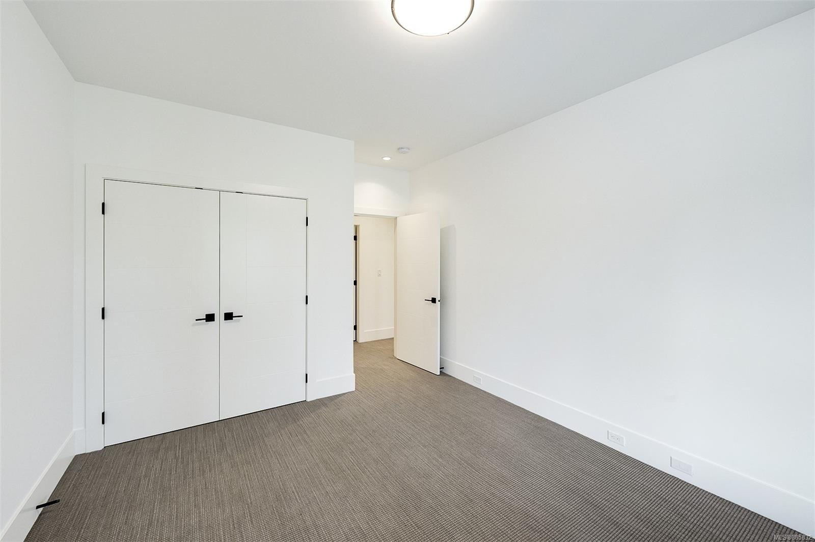 2046 Pinehurst Terr