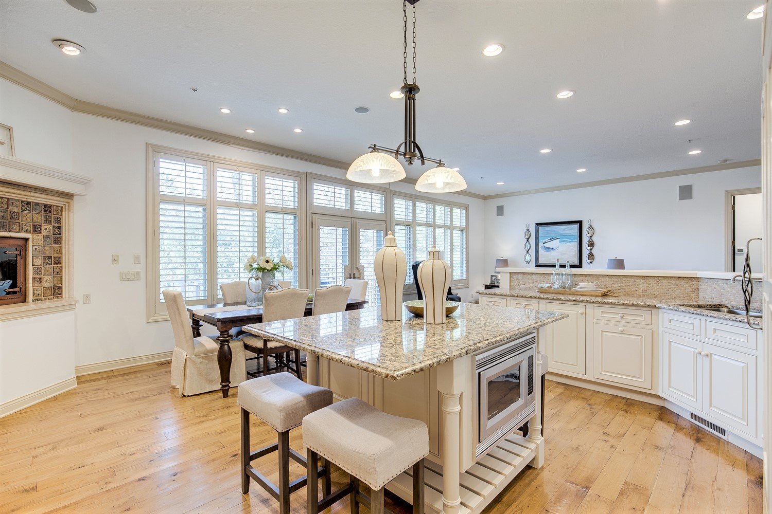 Luxurious Walkout End-Unit in Private Setting