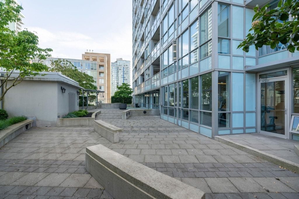 833 Seymour St, #706