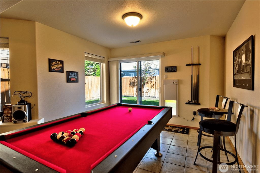 101 W Emerson Dr