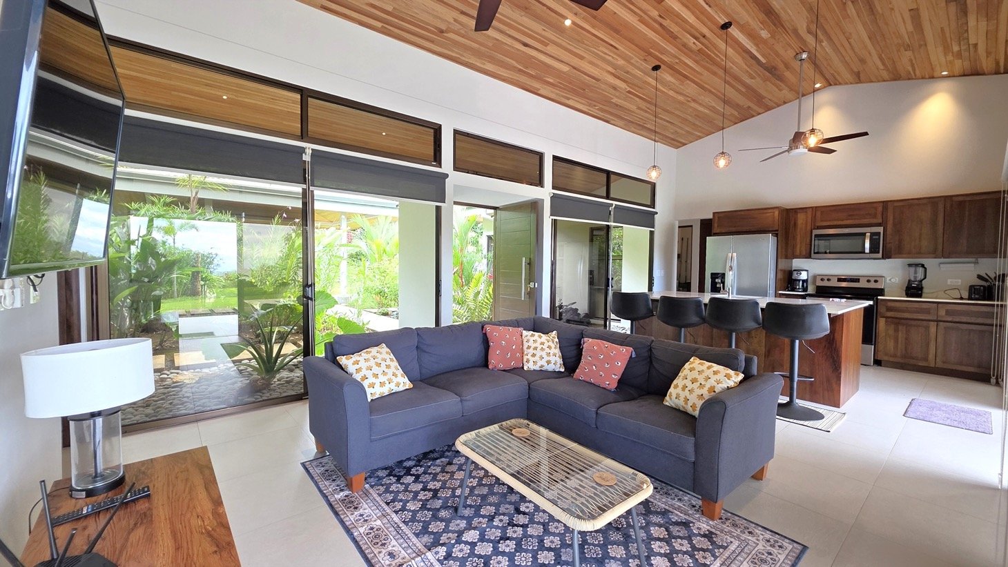 Tropical Turnkey Retreat in Gated Community