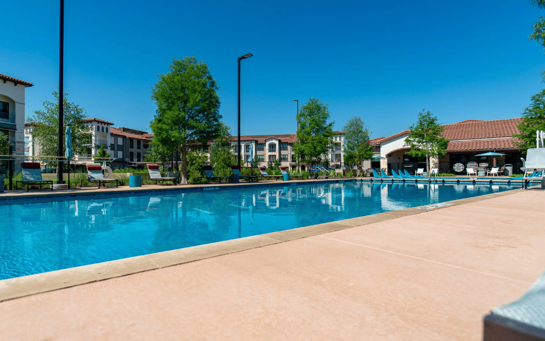 8 weeks free PLUS $750 when you look & lease!