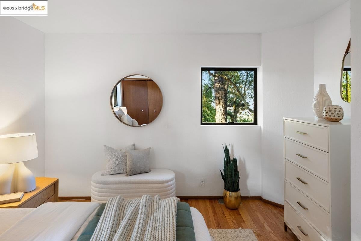 2112 Manzanita Dr