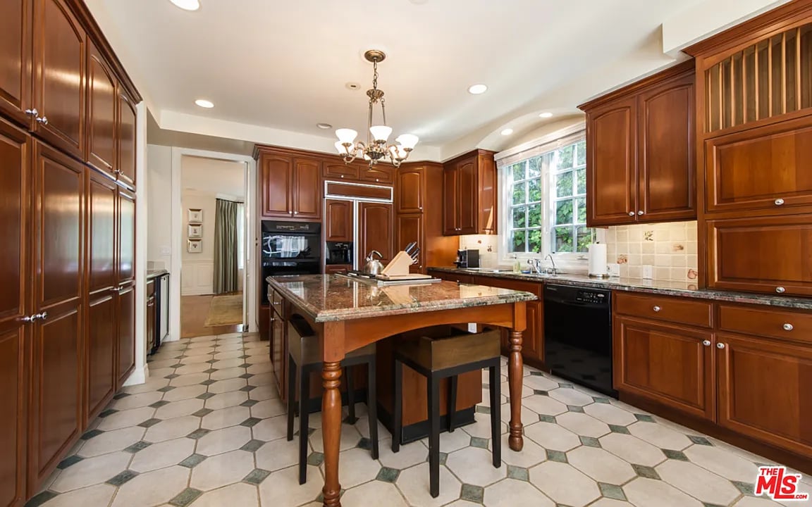 579 Toyopa Dr