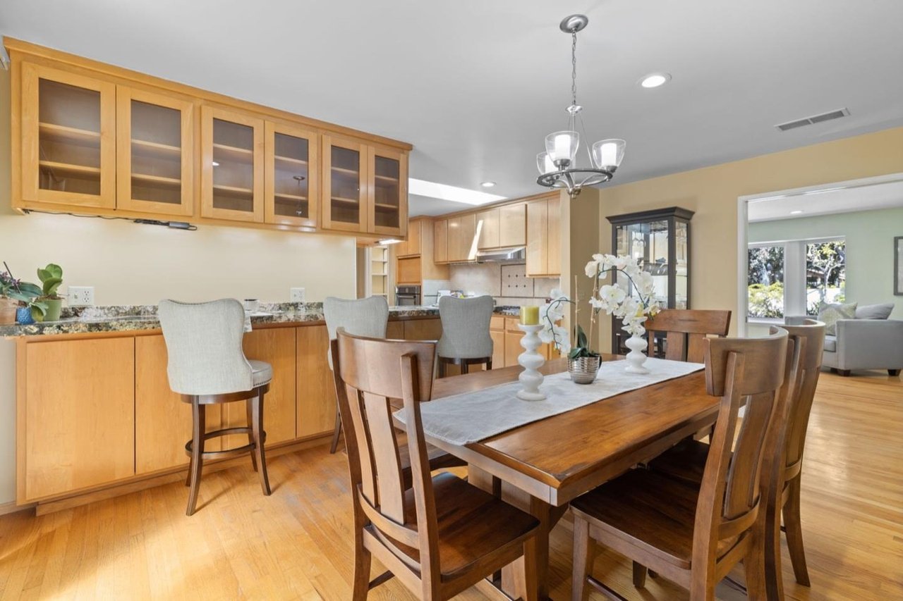 299 Bayview Ave