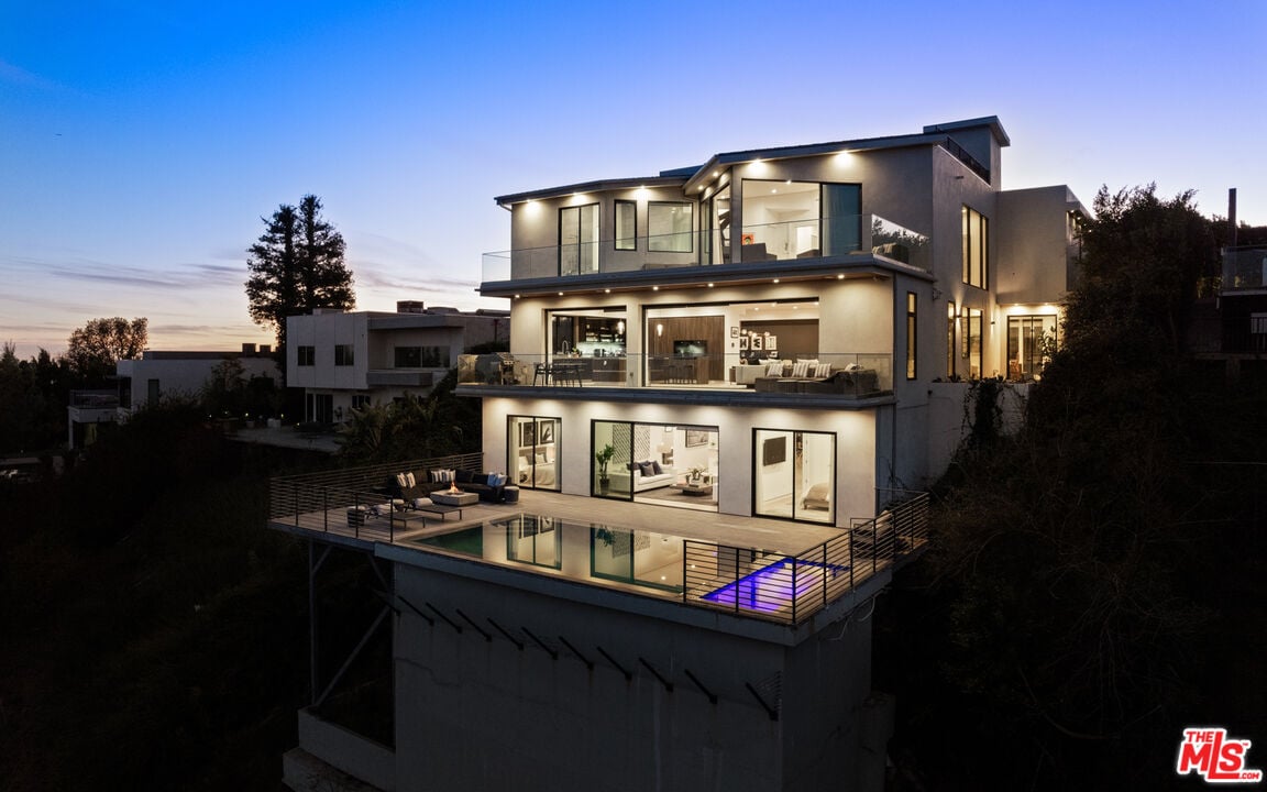 Aurelian Crest, Linda Flora Dr, 90049