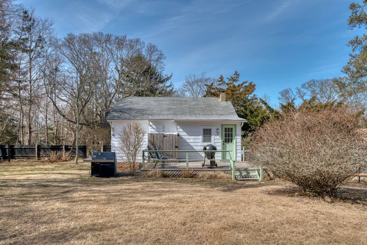 Charming Southampton Cottage Near Little Fresh Pond