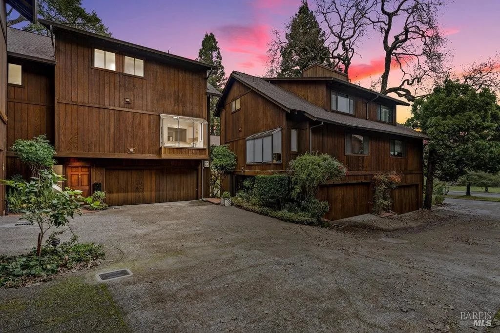 891 Magnolia Ave