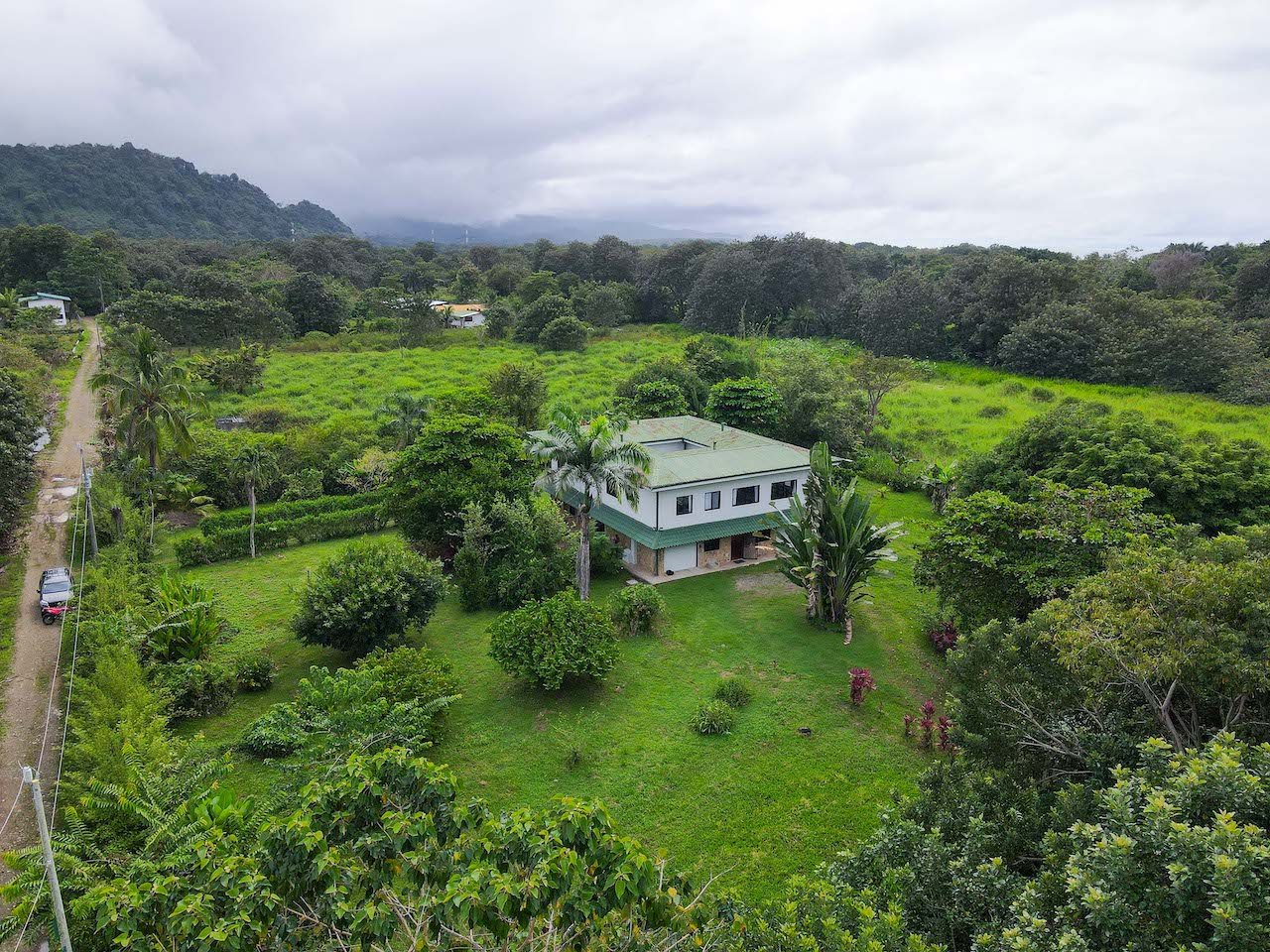 HOME AND APARTMENT WALKING DISTANCE TO THE BEACH – 1.3 ACRES
