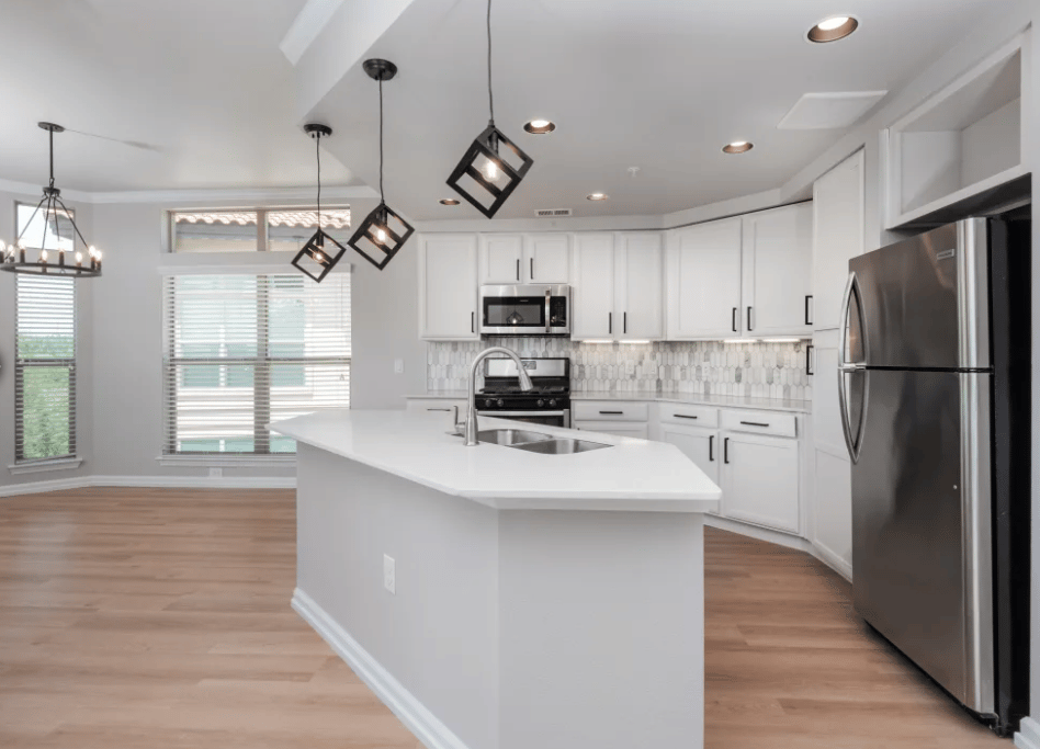 Lease Today and Enjoy 6 WEEKS FREE!