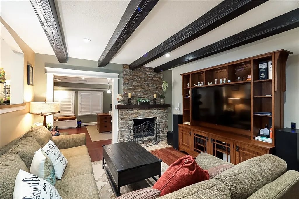 2794 Hacienda Dr