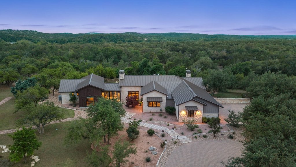 Horseman's Paradise in the heart of Dripping Springs