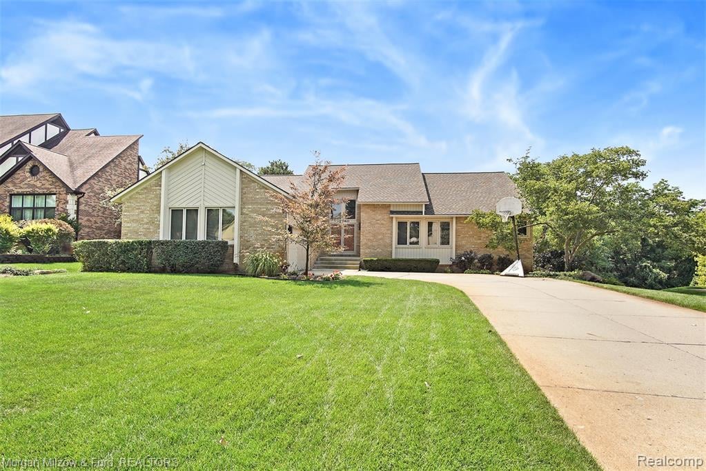 2760 Hunter Heights Drive