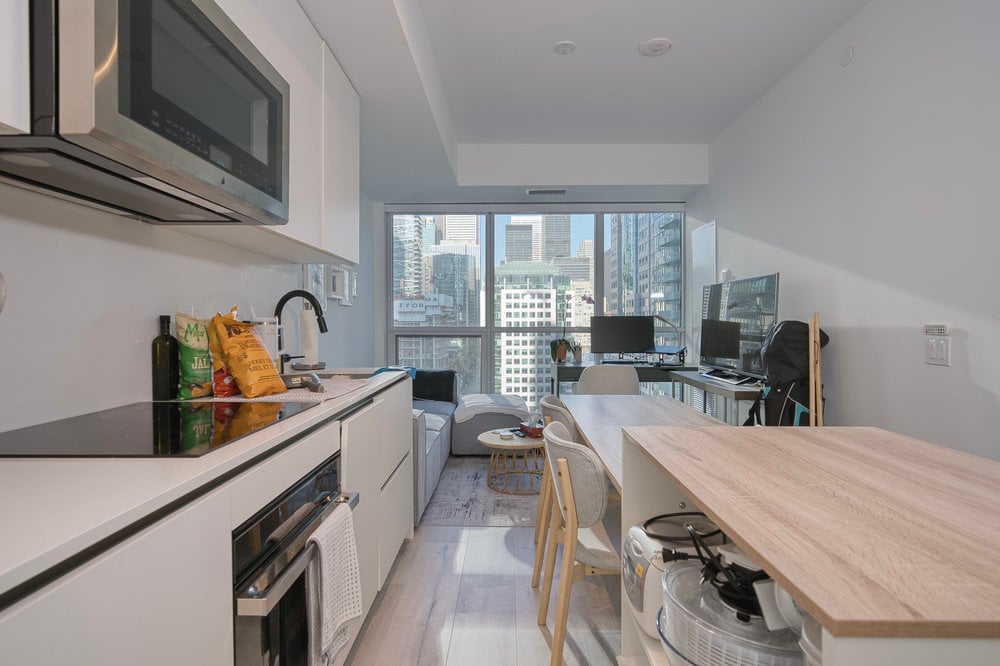 327 King Street W 1408