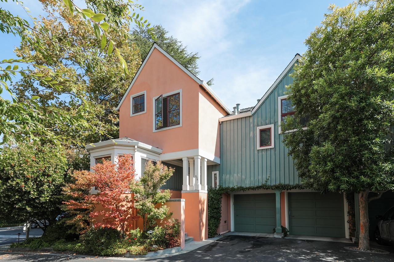 976 Menlo Avenue