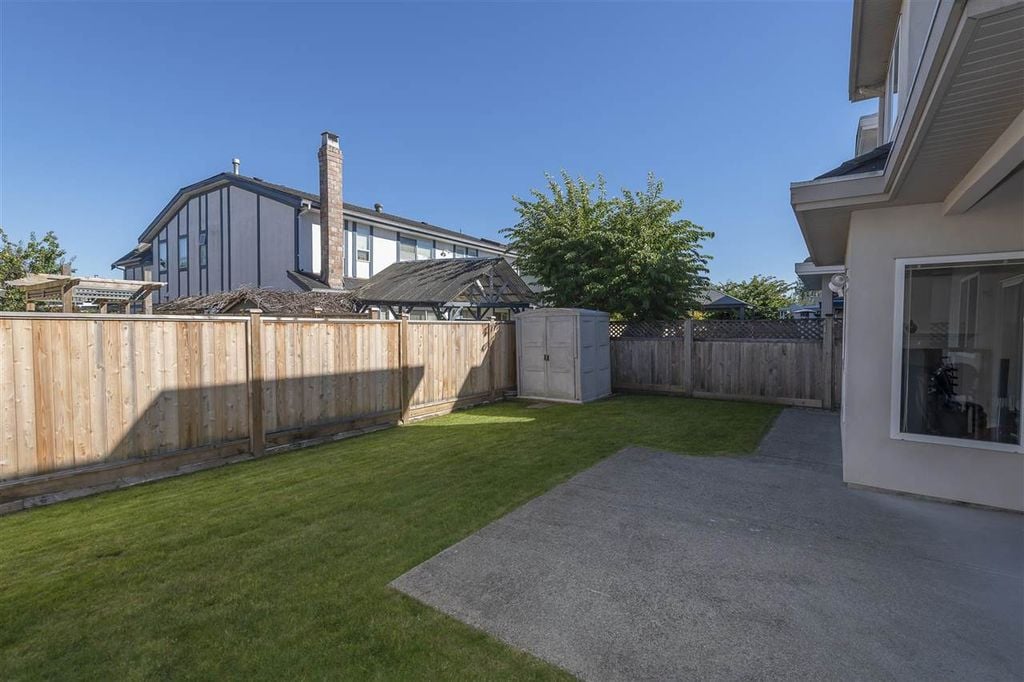 9260 Pauleshin Cres