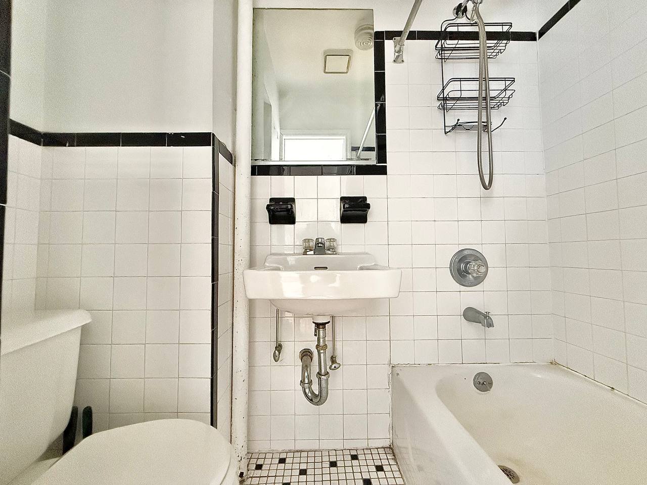959 Metropolitan Avenue 1L