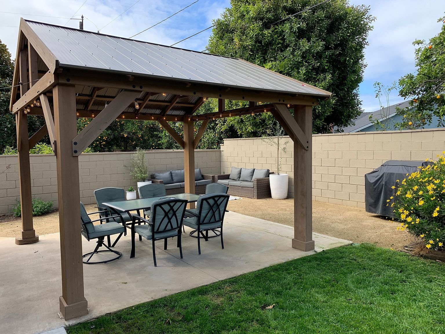 81 Hillview Ave, Ventura, CA 93003