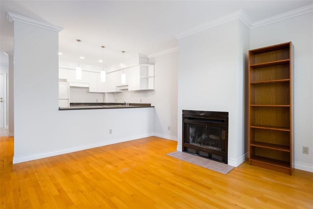 294 W 16th Ave