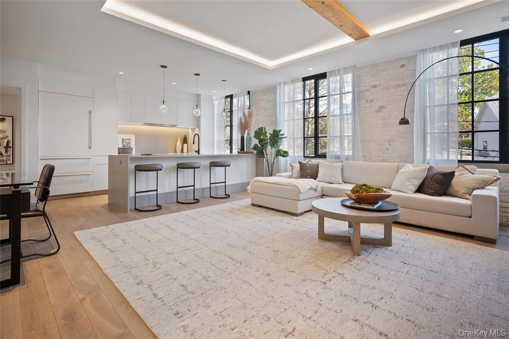 41 Richmondville Avenue Unit: 303