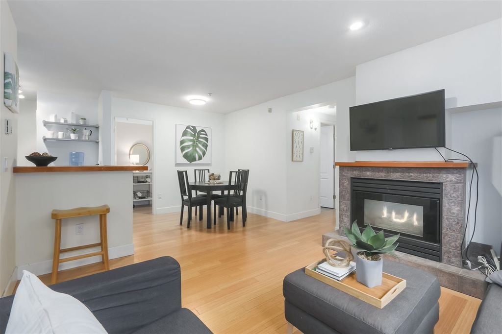 657 W 7th Ave, #103