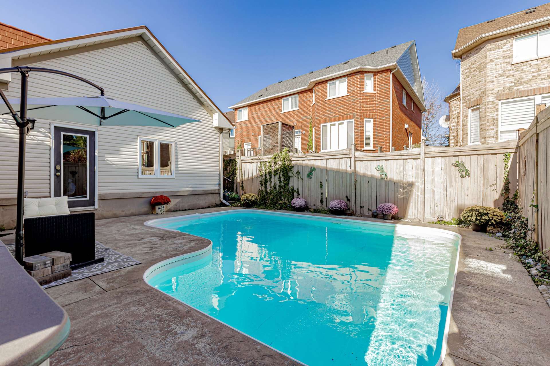 7108 Gablehurst Crescent